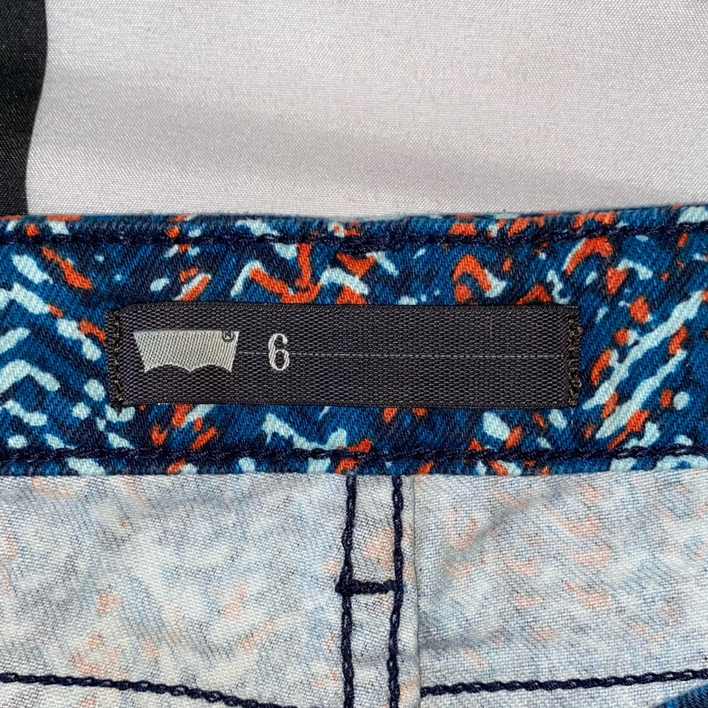 Shorts with cool pattern - Picture 3 of 4